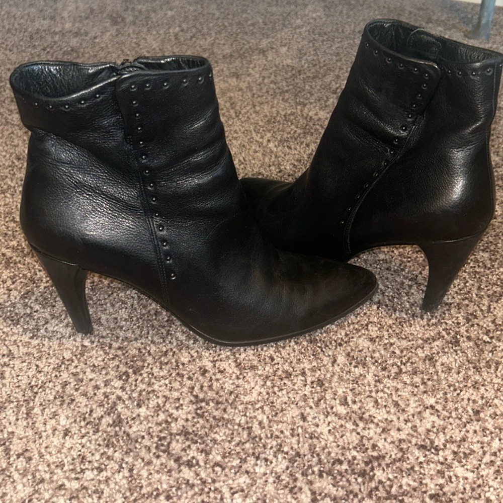 Heel booties